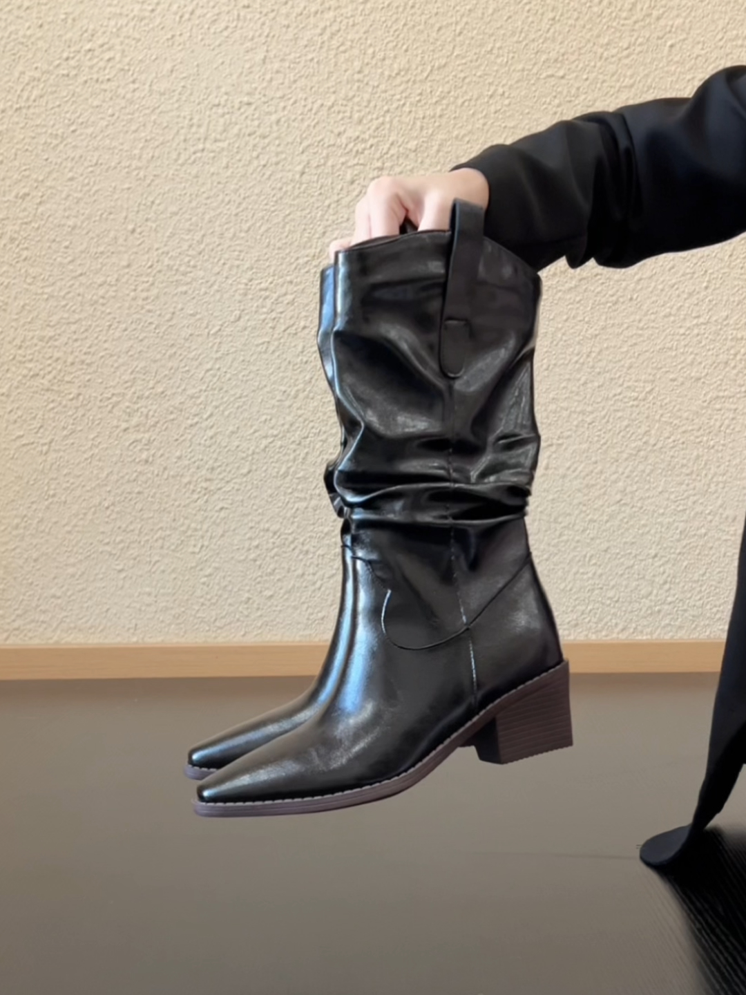 Pokoy-5.5cm法式复古风方头套筒一脚蹬粗跟褶皱堆堆中筒靴