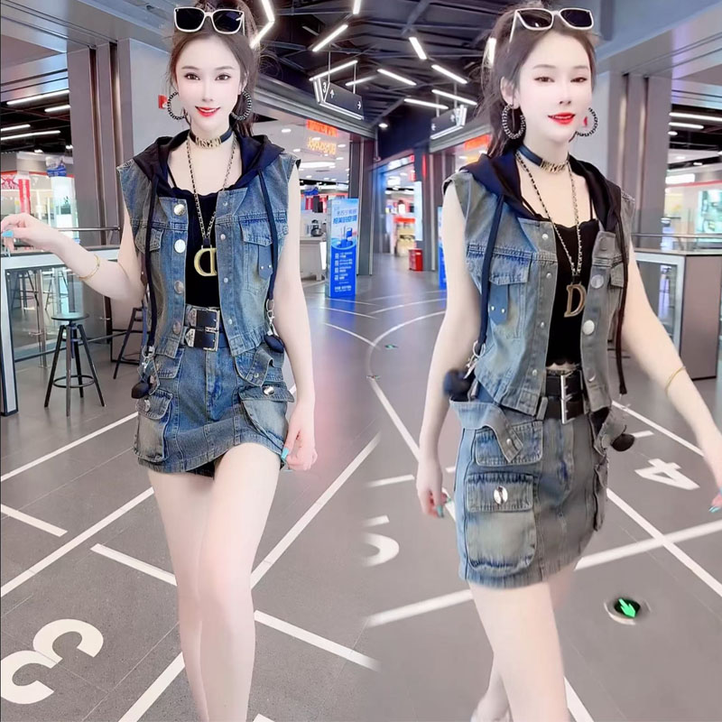 2025年夏季网红新款时尚百搭休闲连帽设计感牛仔马甲短裤裙套装女