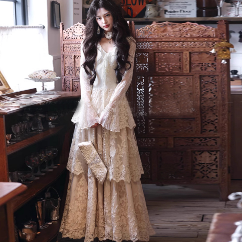 AZure法式复古轻婚纱三层塔蕾丝蛋糕裙重工荷叶V领大裙摆6224妍