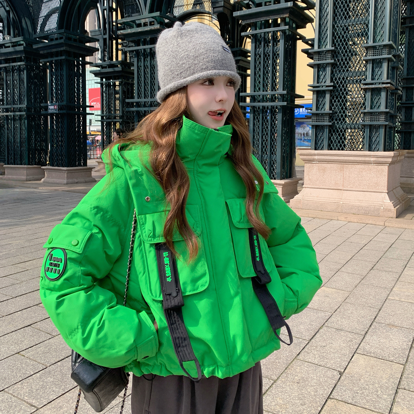 小个子短款连帽羽绒服女冬季2025新款设计感时尚90白鸭绒工装外套