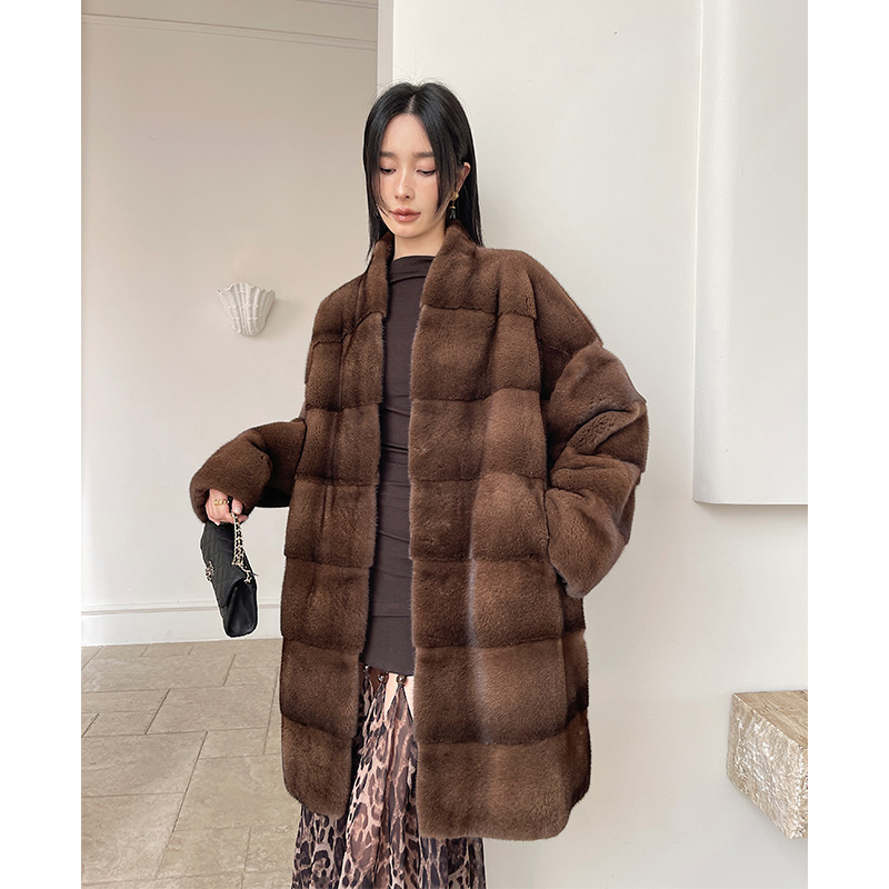 新款进口整貂天鹅绒貂皮大衣V领年轻时尚中长款水貂毛皮草外套女