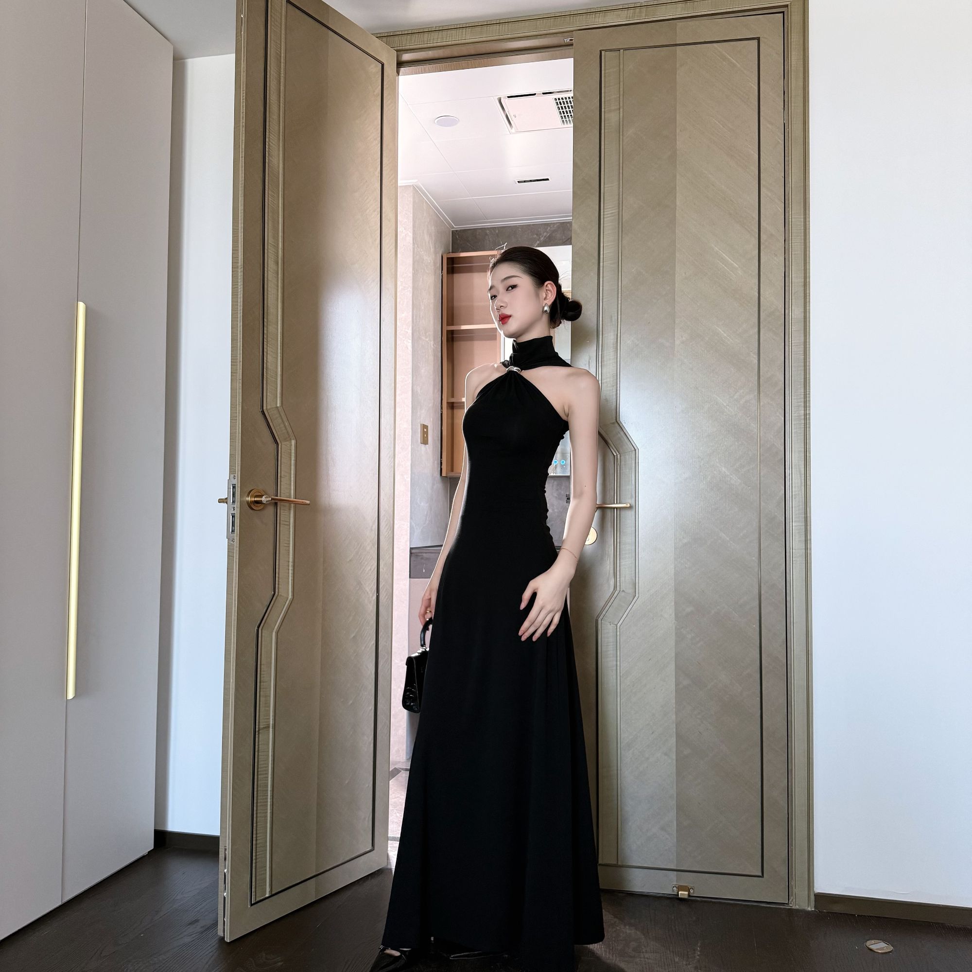 辣妹风性感高级感小众金属环绕脖连衣裙修身显瘦无袖长裙拽姐同款