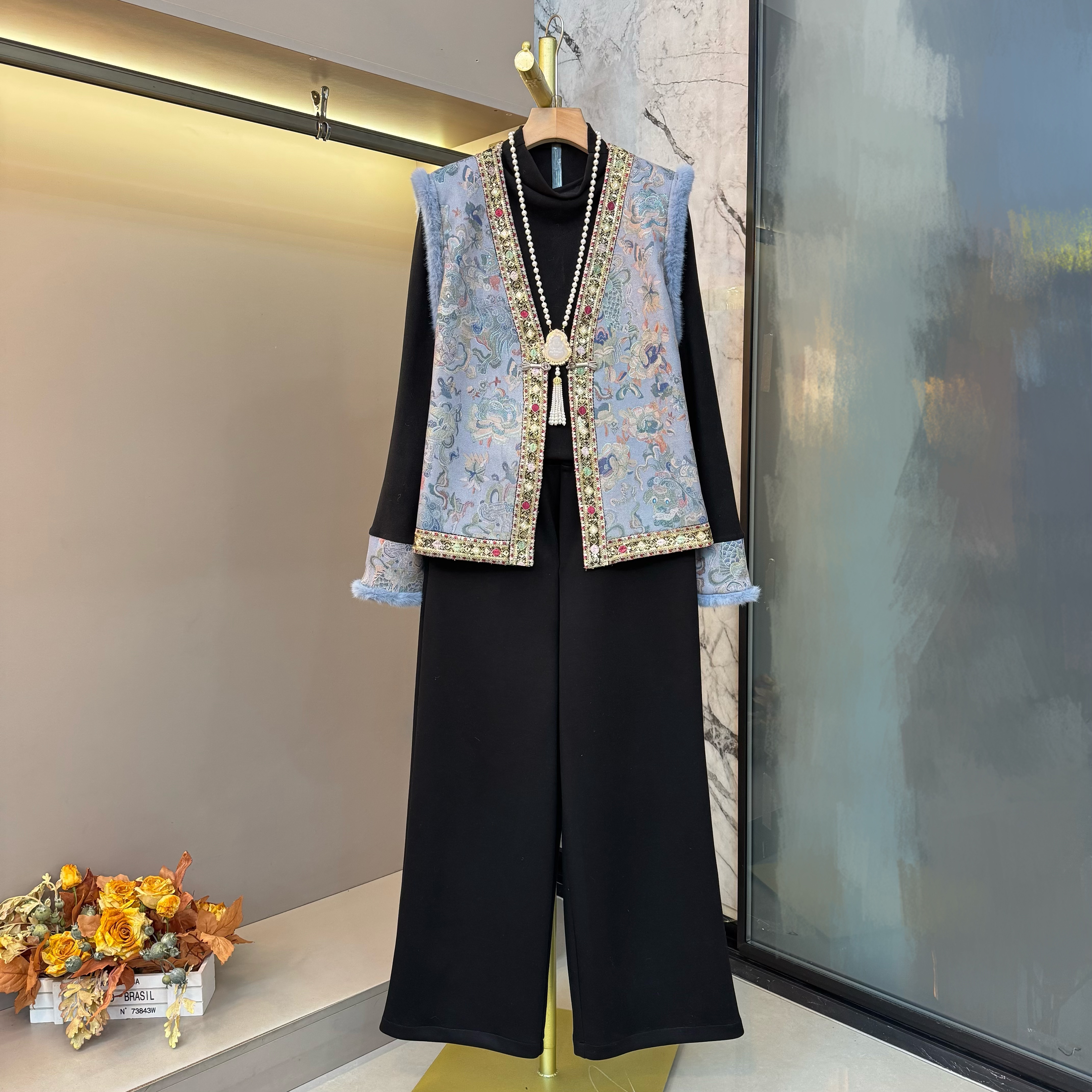 2025新款胖MM气质中式轻奢复古设计内搭+马甲+裤子时髦套装9132