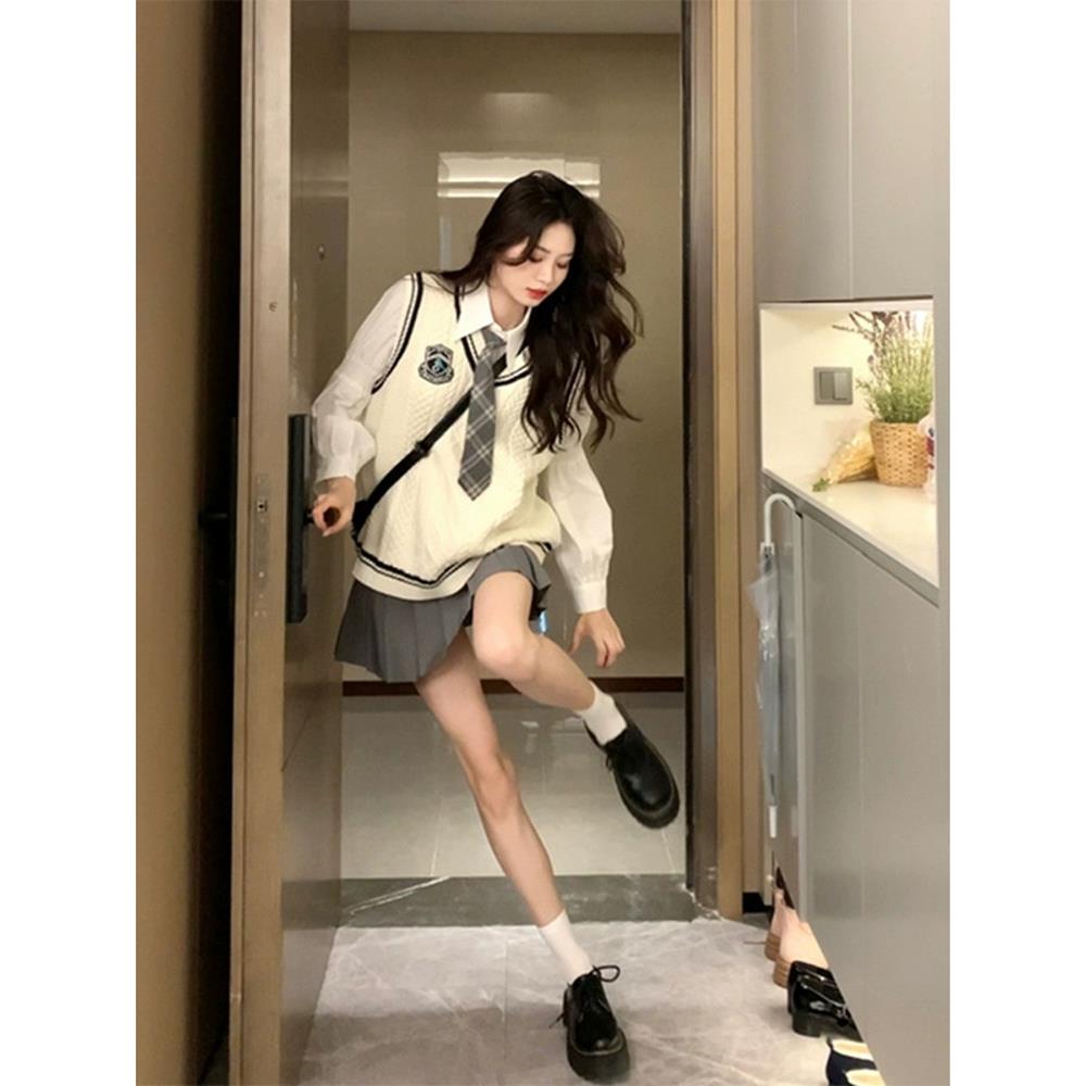 学院风套装女春秋新款高级叠穿针织毛衣马甲长袖衬衫百褶裙三件套