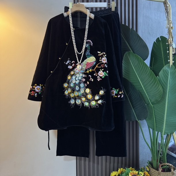 新年款民族风时尚复古大码女装新中式国风丝绒刺绣长衫上衣气质
