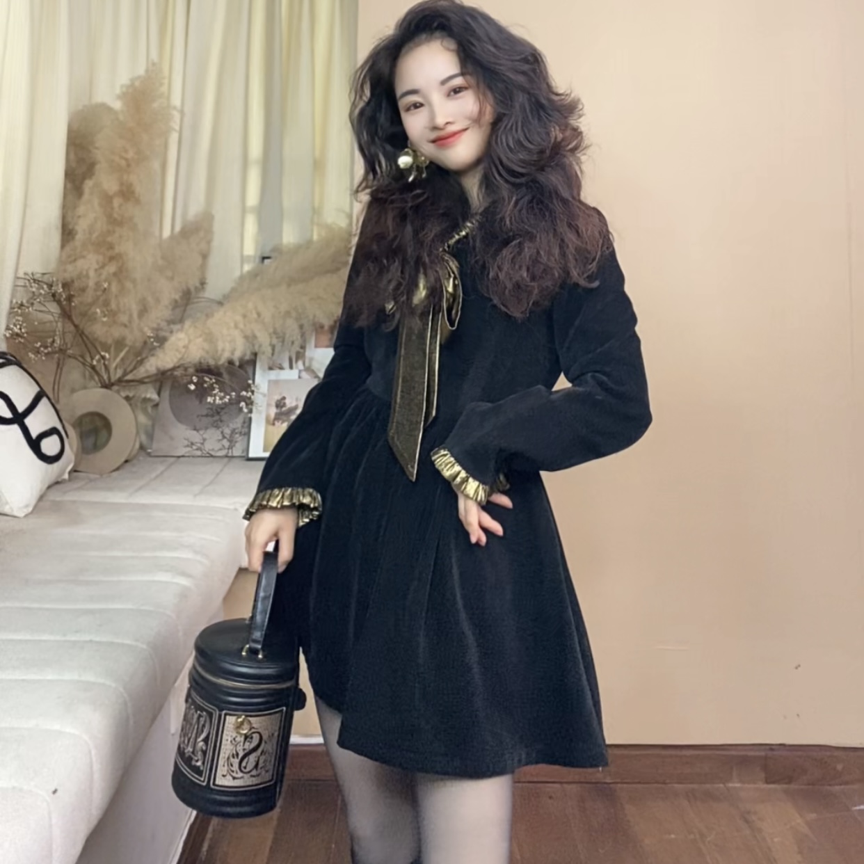 汐姐原创小众设计～高级感轻熟风黑色连衣裙赫本收腰小黑裙短裙