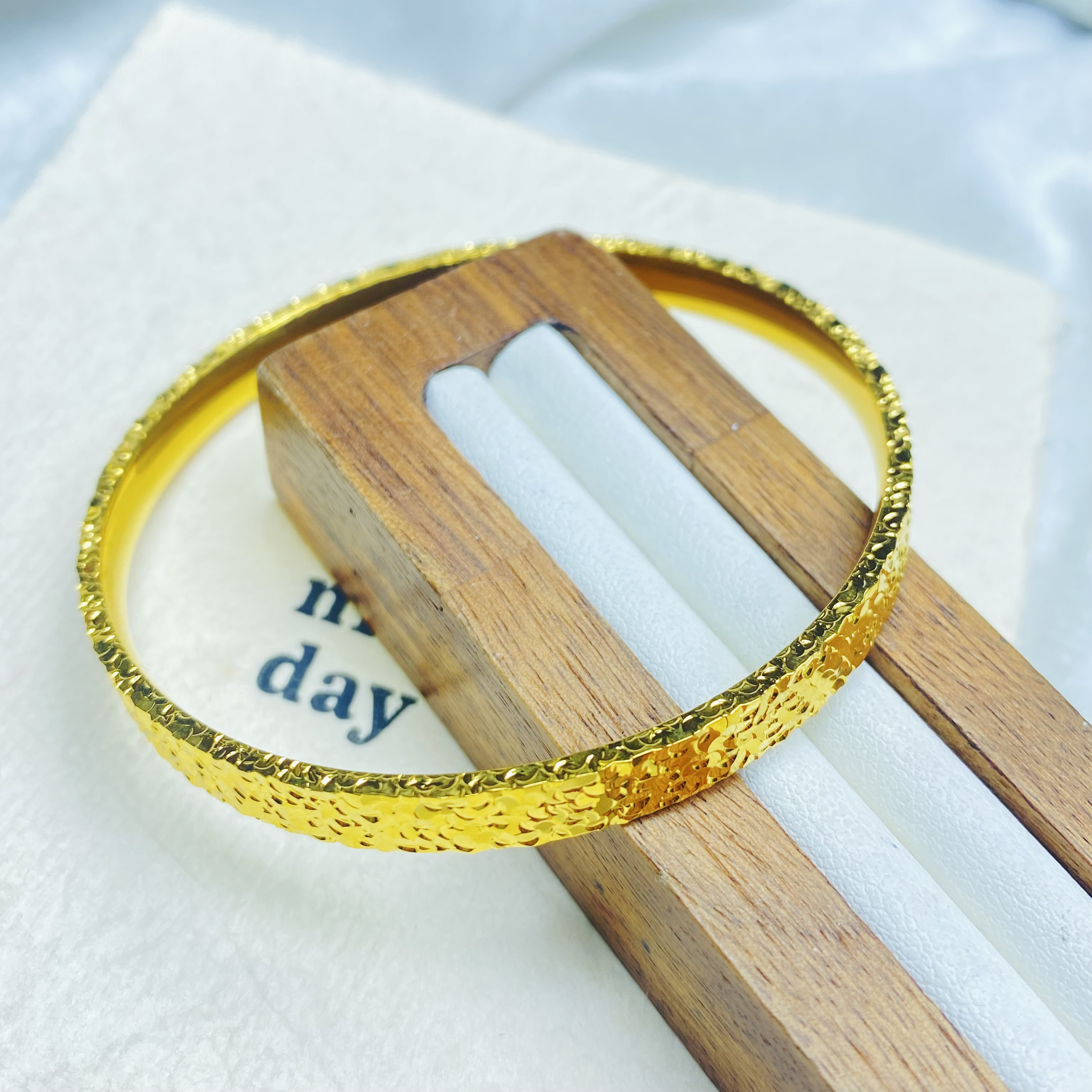 爆款K0117黄色碎碎冰宽手镯多样性发货19331