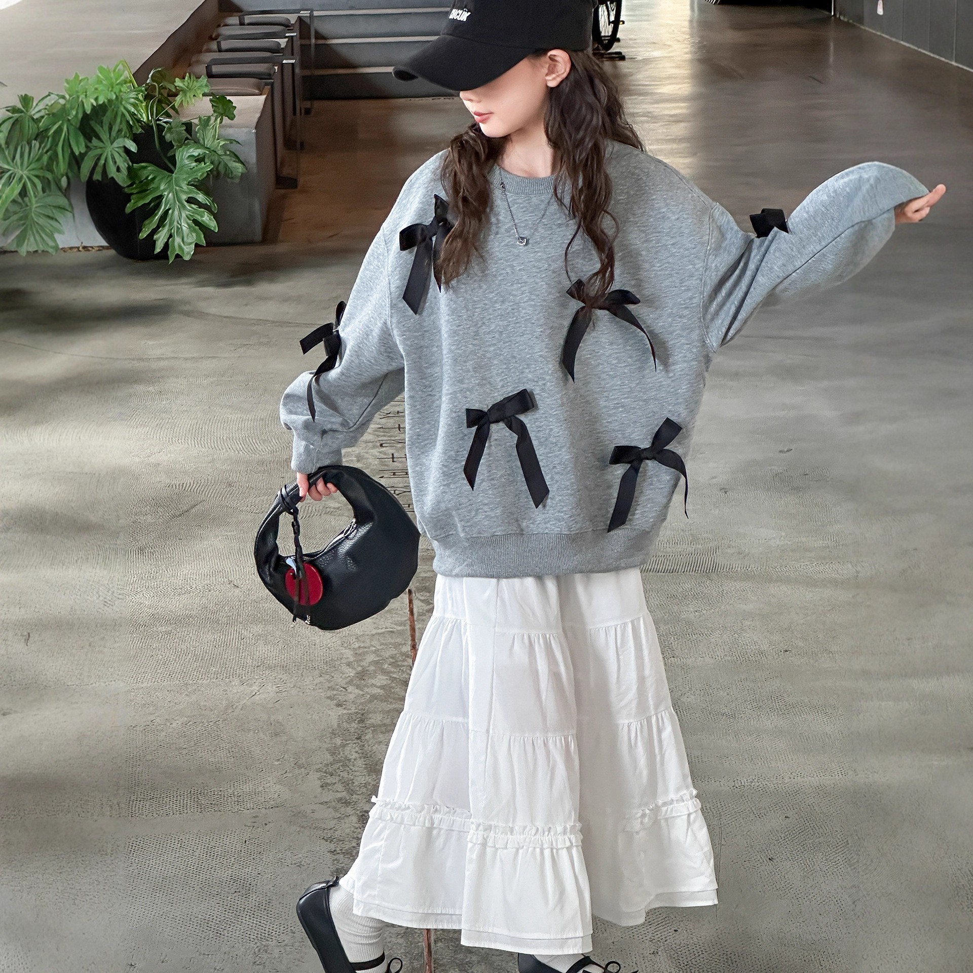 女童套装2025春秋新款超好看蝴蝶结圆领长袖宽松卫衣蛋糕裙两件套