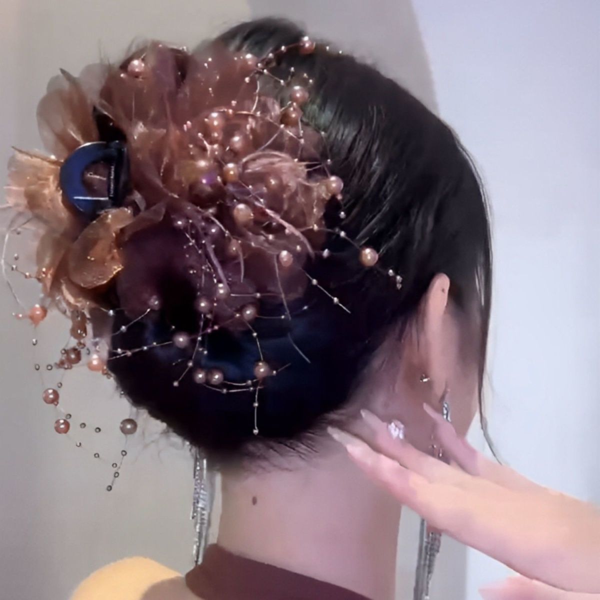 新款高级牡丹花流苏2025新款毛毛发夹后脑勺显发量鲨鱼头饰抓夹