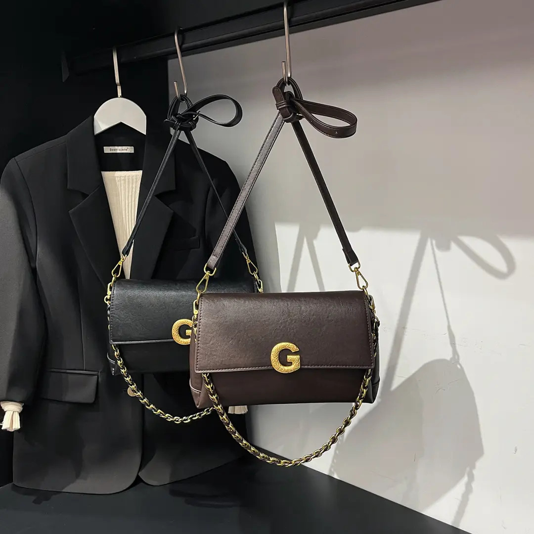 秋冬高级感气质小方包女2025新款潮流轻奢单肩斜挎包链条腋下包