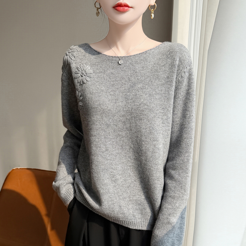 100纯羊毛刺绣花朵女一字宽松长袖打底外穿羊毛衫