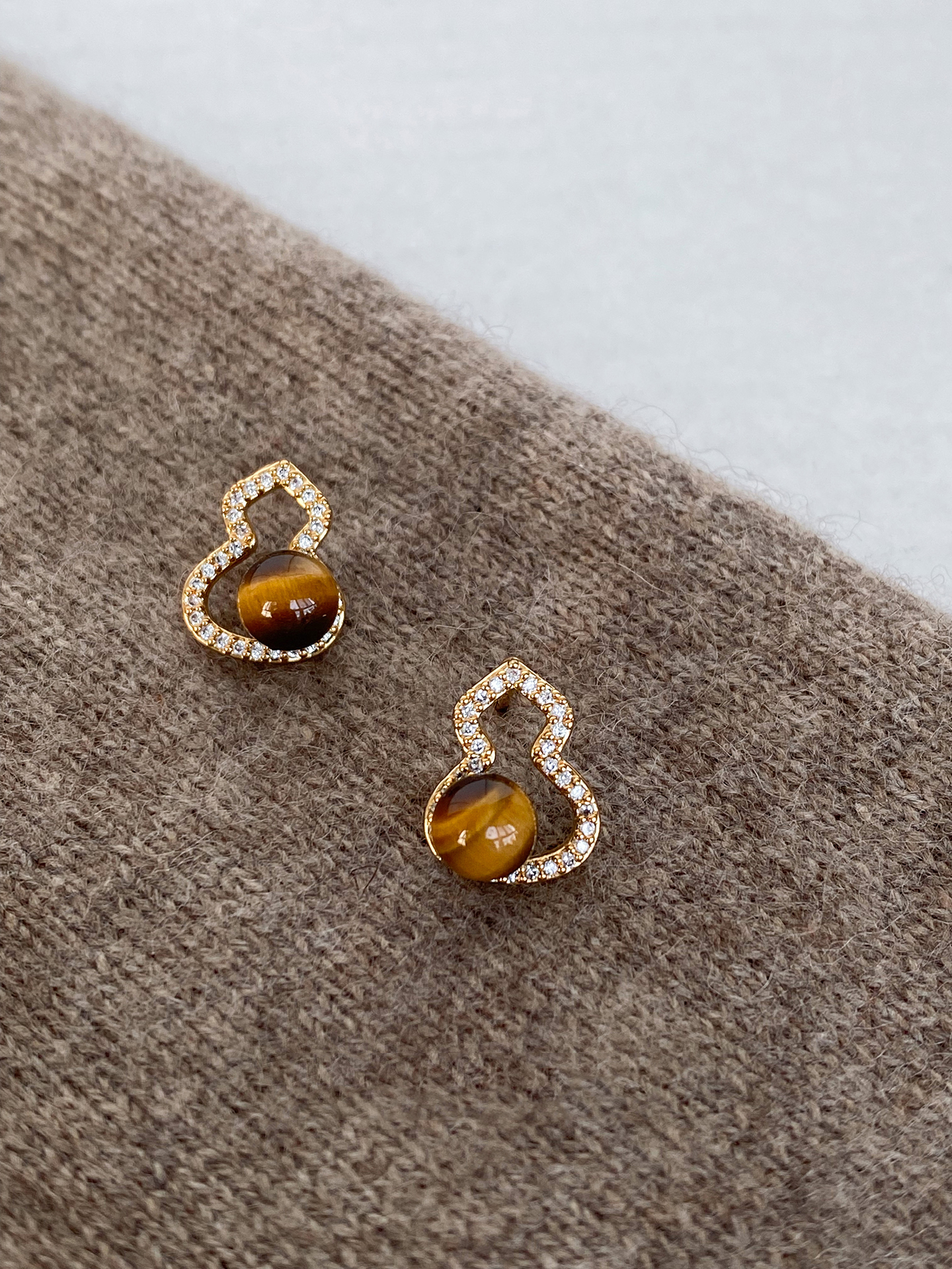 铜合金耳饰 美拉德虎眼石葫芦福禄耳钉女秋冬复古高级感精致耳饰