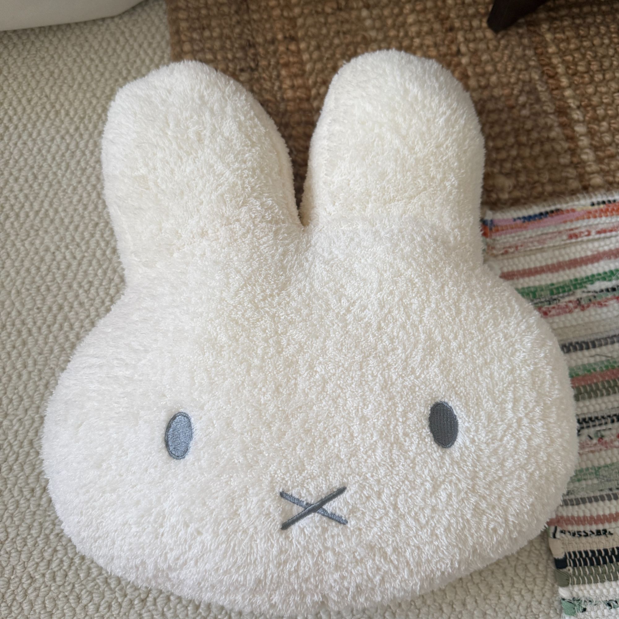 猫咪日记INS卡通可爱兔兔抱枕毛绒宿舍学生车载办公室卧室家居