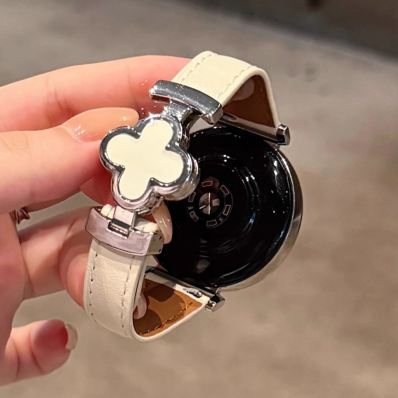 适用华为gt6四叶草磁吸扣皮质手表表带watch3watch4GT2GT4/GT5pro