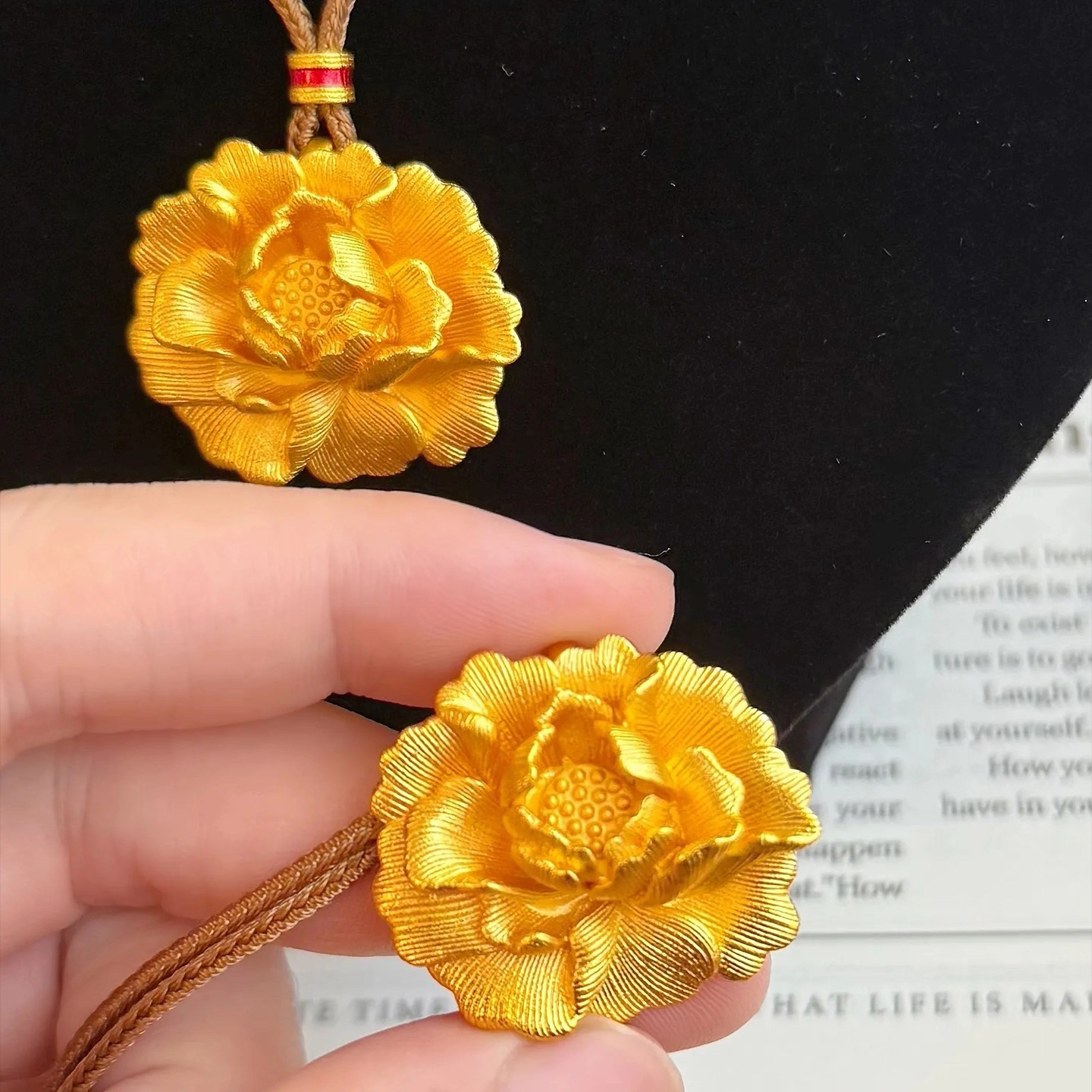 钛钢布艺项链 人间四月立体牡丹花黄金色国色天香富贵花朵毛衣链