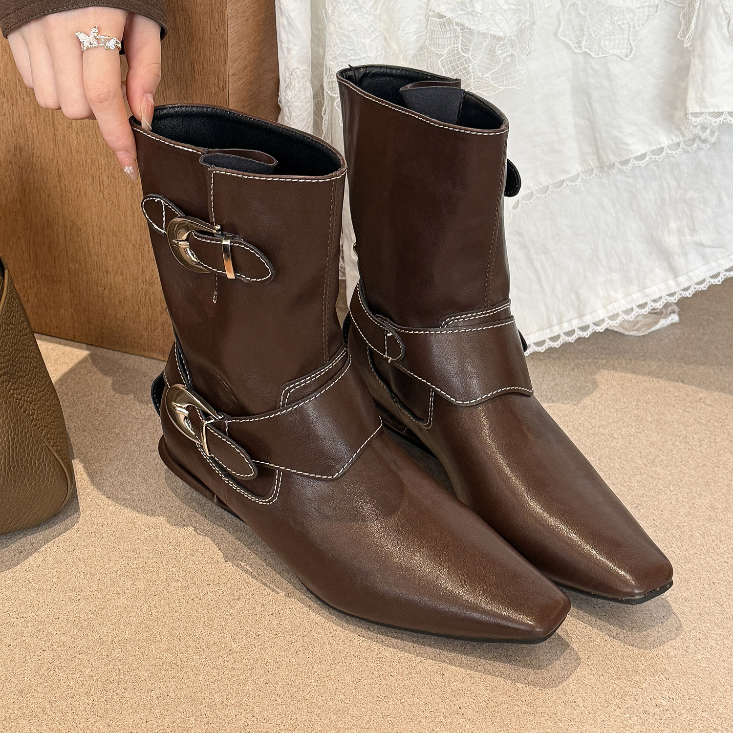 elingstudio 博主同款！棕色方头皮带扣短靴女2025新款秋季马丁靴