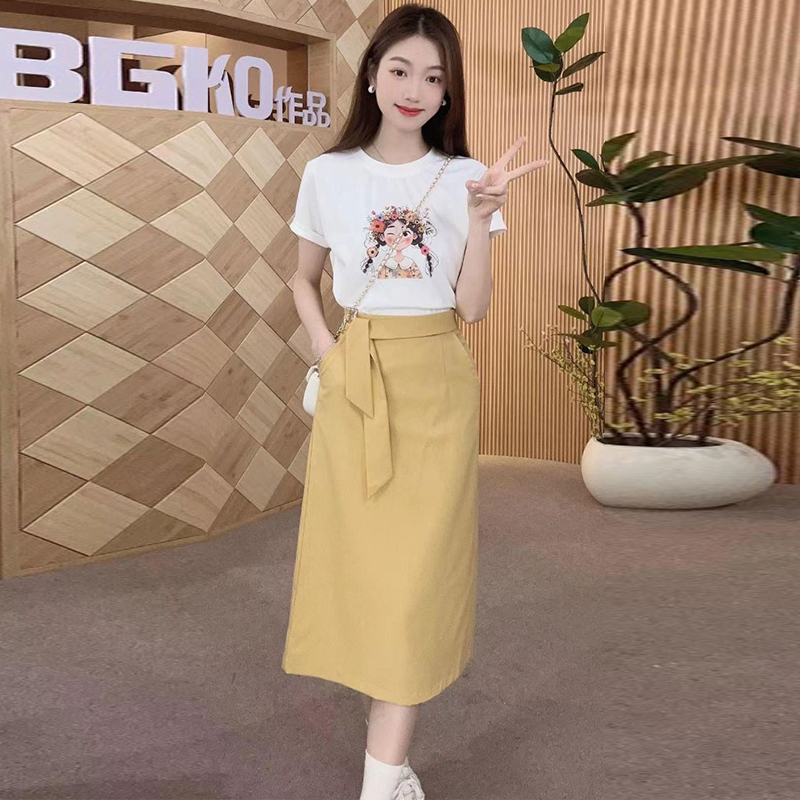 时髦简约小个子休闲套装女2026年夏季新款印花圆领短袖半裙两件套