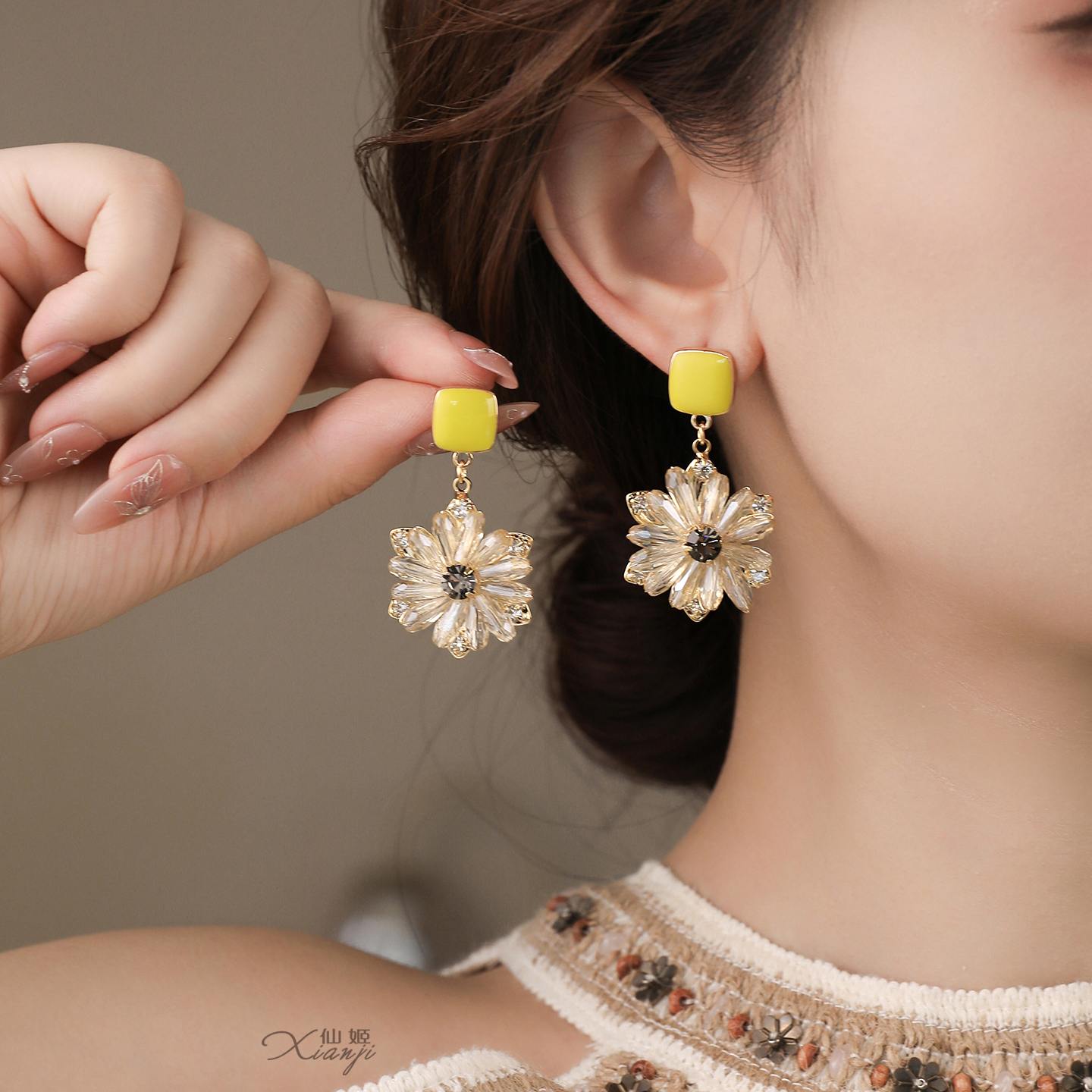 铜合金耳饰 12140韩系黄色小雏菊耳环高级感小众海边度假旅游耳饰