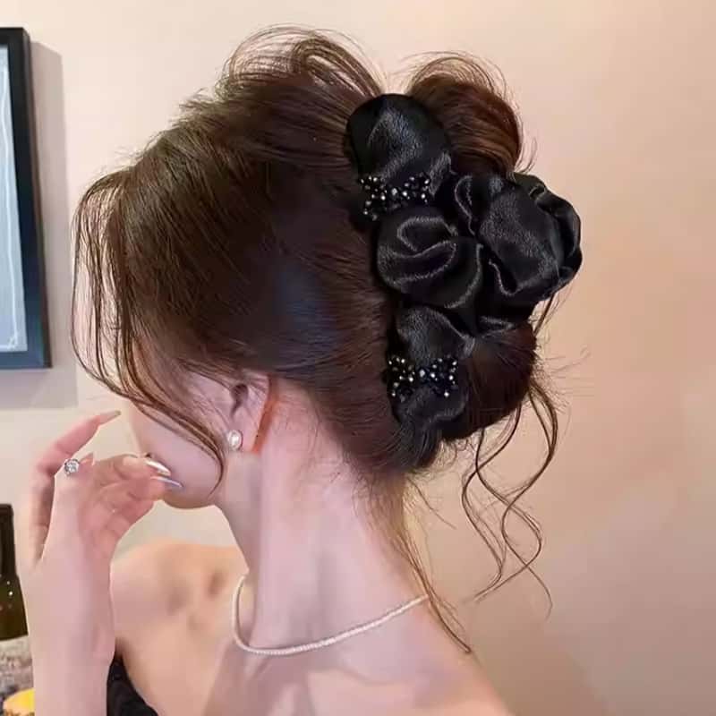 法式褶皱云朵蝴蝶结抓夹女新款高级感2025新后脑勺鲨鱼夹发夹头饰