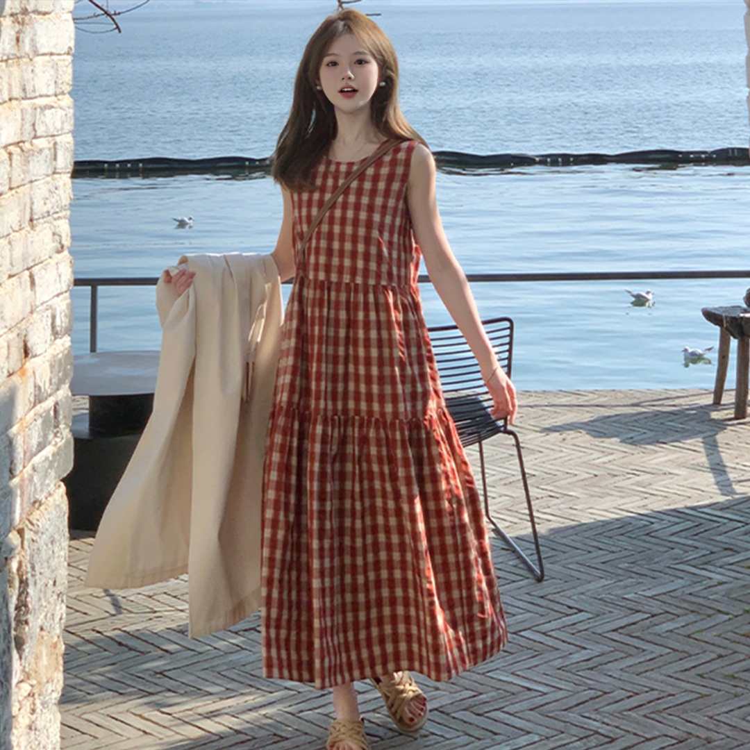 海边度假风格子吊带背心连衣裙女2025春夏新款小个子显瘦初恋长裙