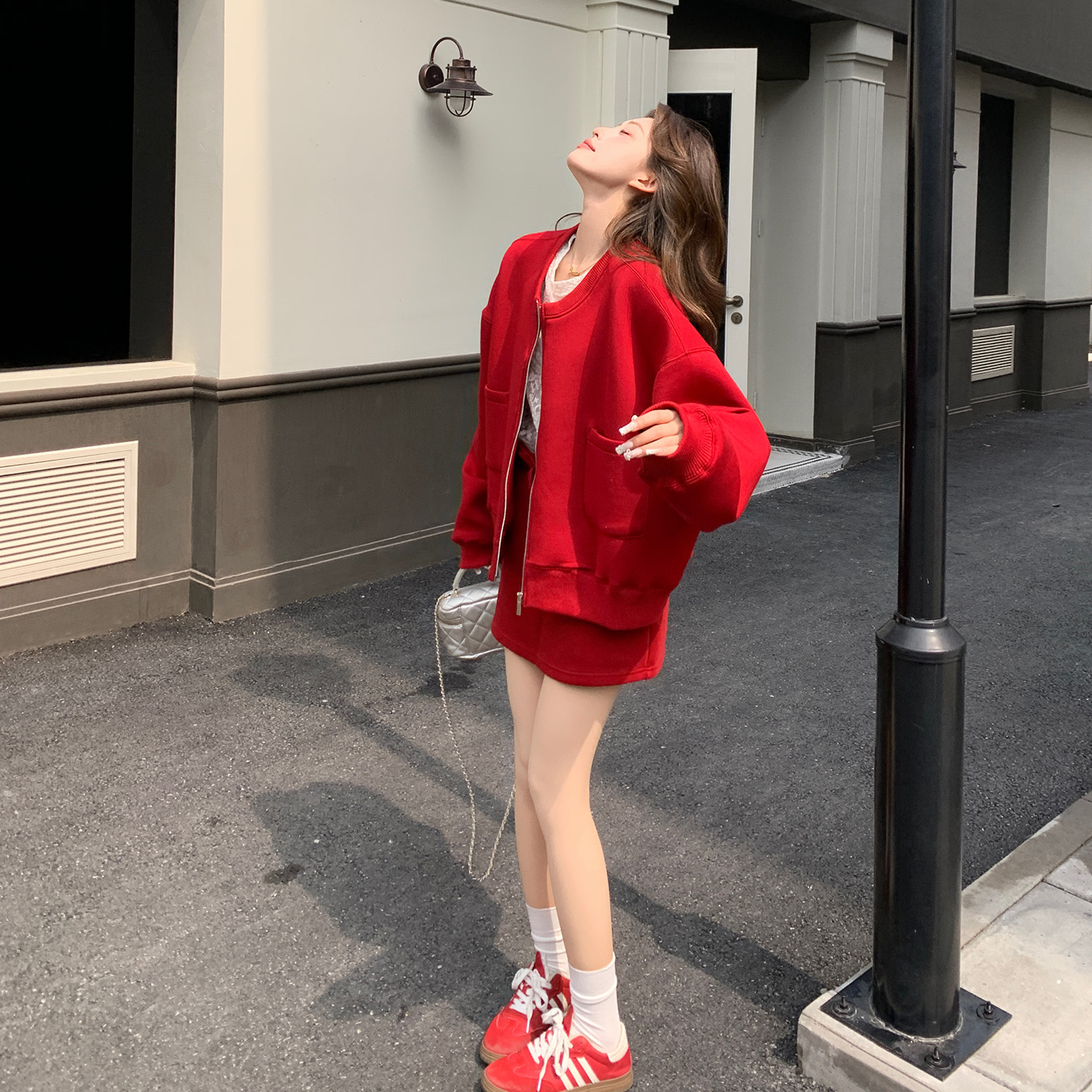 红色巨好看的休闲套装裙女2025秋季新款超火减龄卫衣短裙两件套女