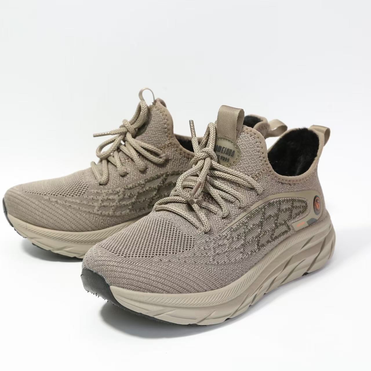 老美华男士冬季休闲透气运动鞋时尚轻便434101048