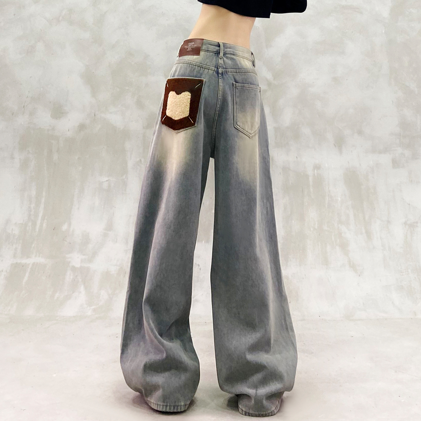 口袋设计加绒加厚休闲牛仔裤女冬新款高腰宽松显瘦百搭直筒阔腿裤