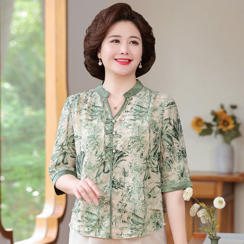 奶奶洋气V领碎花中袖女装妈妈装中老年减龄T恤衬衣中老年夏季女装