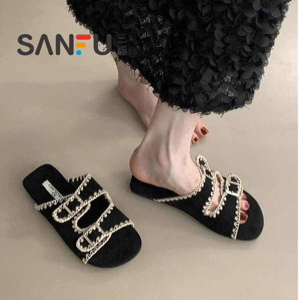 三福2025夏季新款法式皮带扣平底一字拖鞋女外穿多巴凉拖勃肯拖鞋