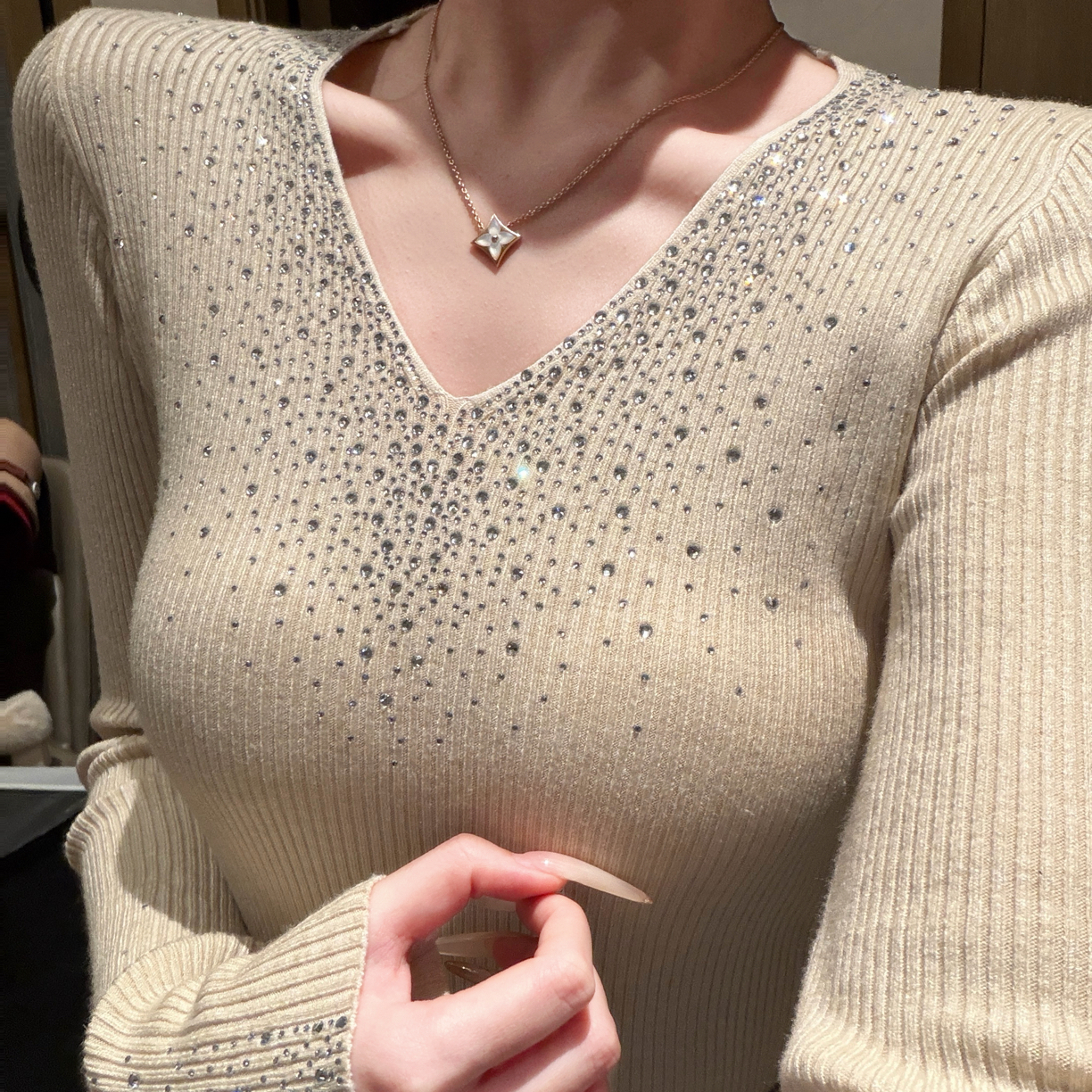 周周·【星钻雅织】镶钻针织长袖上衣