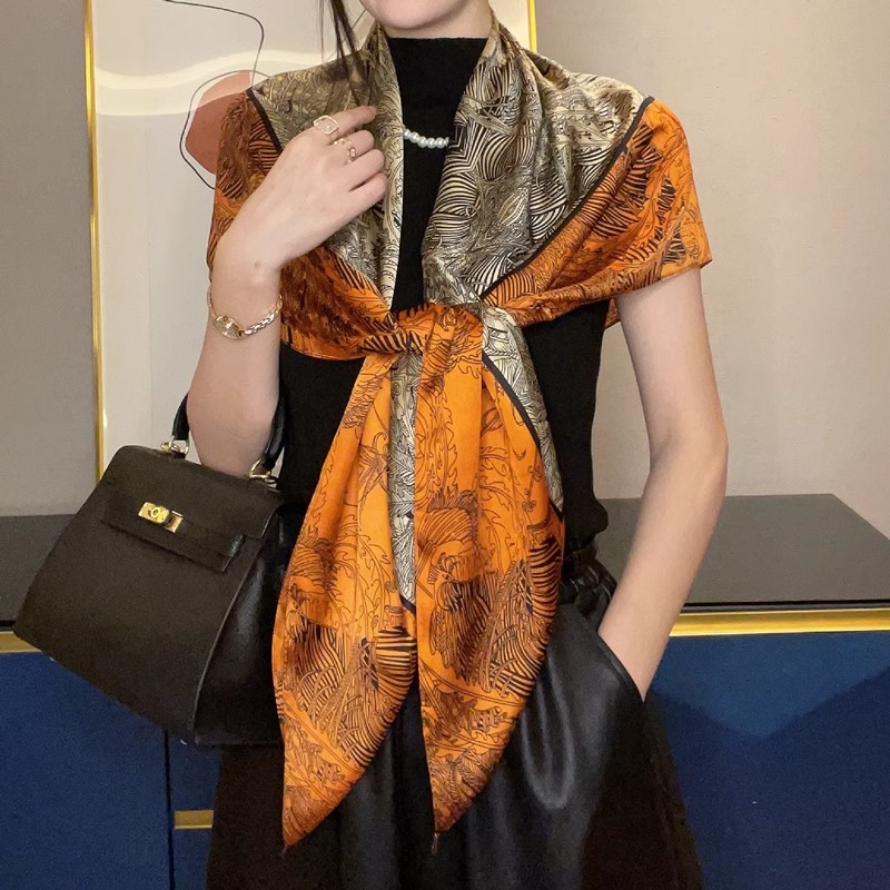2025新款大方巾高档围巾春秋冬季披肩欧美印花多功能丝巾洋气时尚