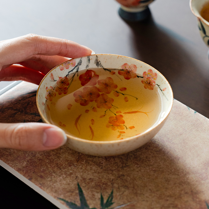 青花火石红陶瓷小茶杯家用创意纯手绘梅花普洱杯新中式主人杯