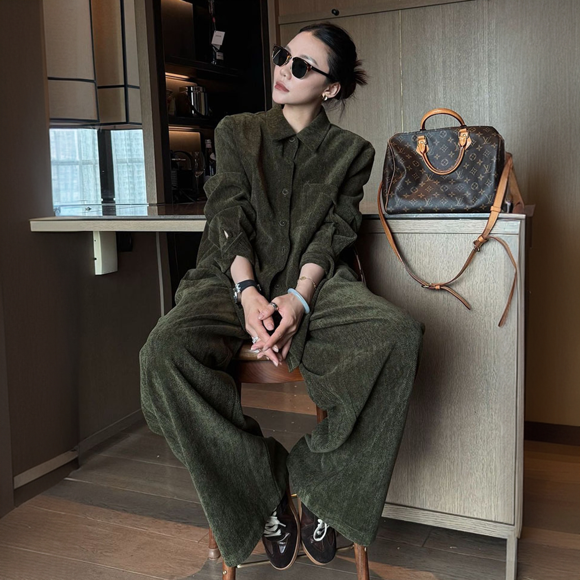 2025早秋穿搭氛围一整套韩系独特超好看通勤气质绿色衬衫裤子套装