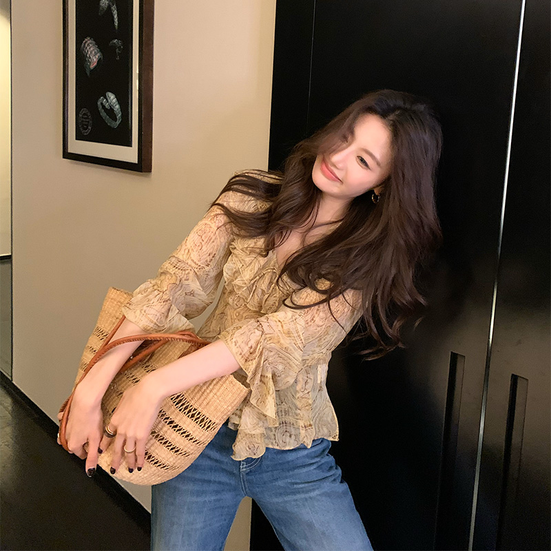 【ALONE SAVOR】龍喜儿微调莫吉托 蕾丝花边深V领长袖衬衫P005