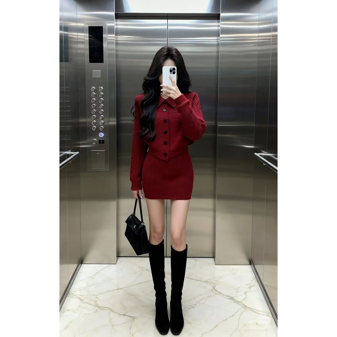 法式红色针织套装初冬小个子穿搭女2025年新款上衣包臀短裙两件套