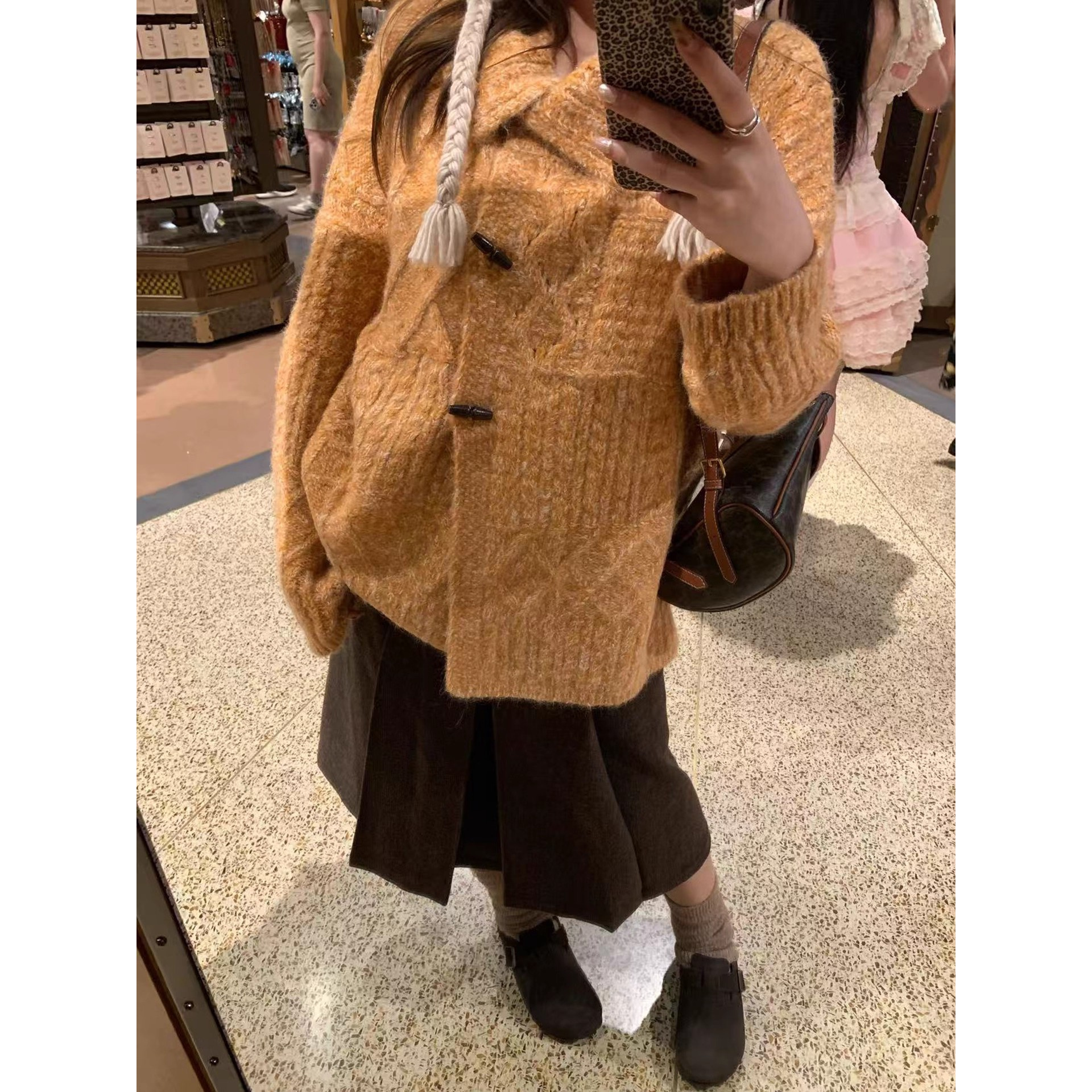 重工绞花牛角扣翻领慵懒麻花毛线衣女秋冬外搭毛衣外套