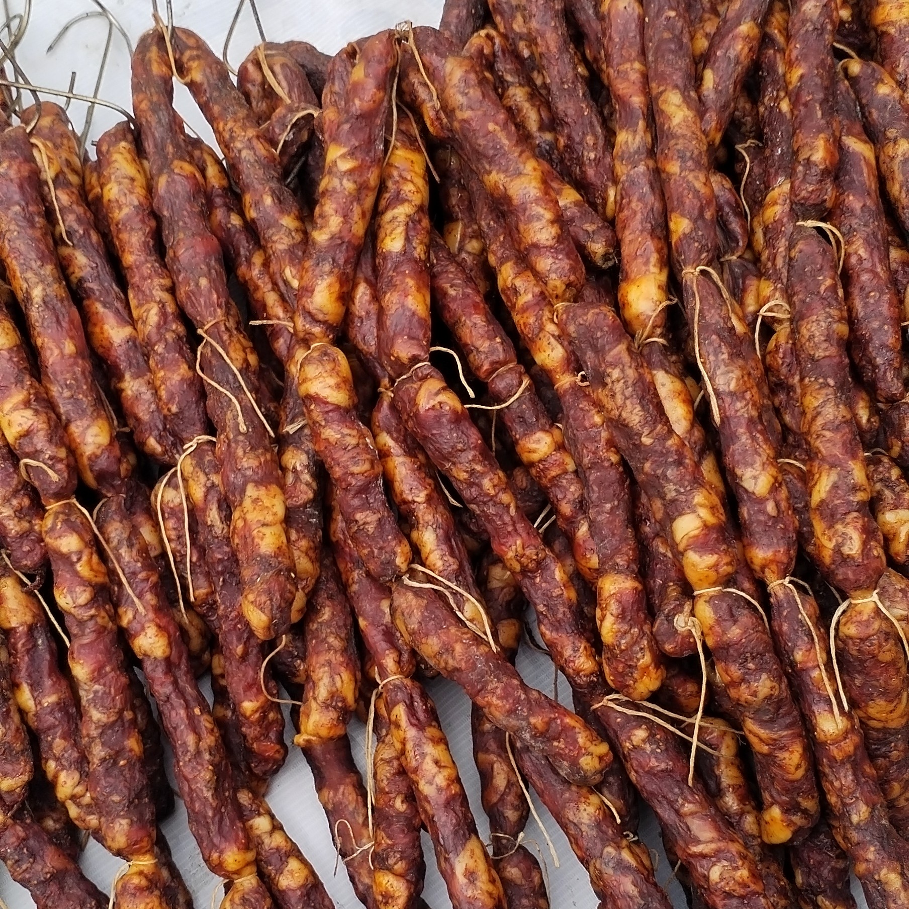 重庆奉节县农民自养自吃土猪肉柏树枝烟熏无烟熏味香肠2斤~5斤装