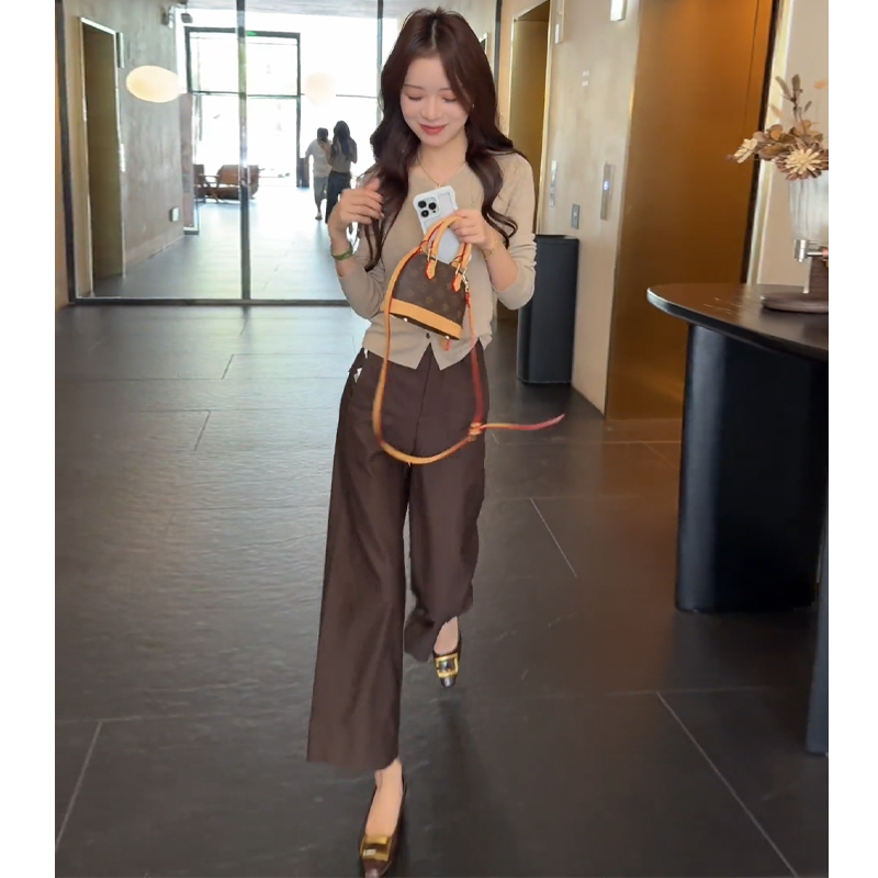 韩系时尚别致V领针织开衫早秋穿搭气质打底上衣女装螺纹外搭长袖