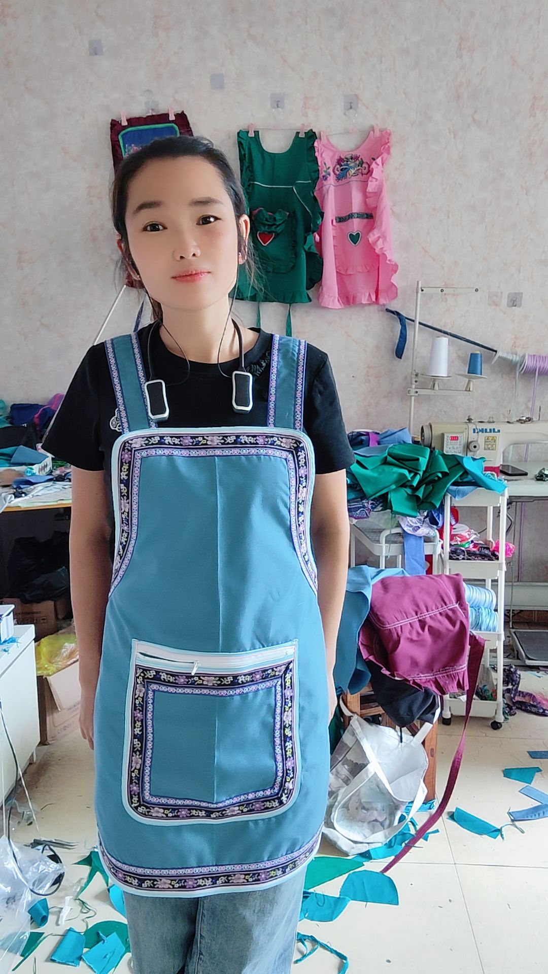 贵州新爆款围裙无袖花边背带围兜围腰厨房做饭新款成人防油可爱