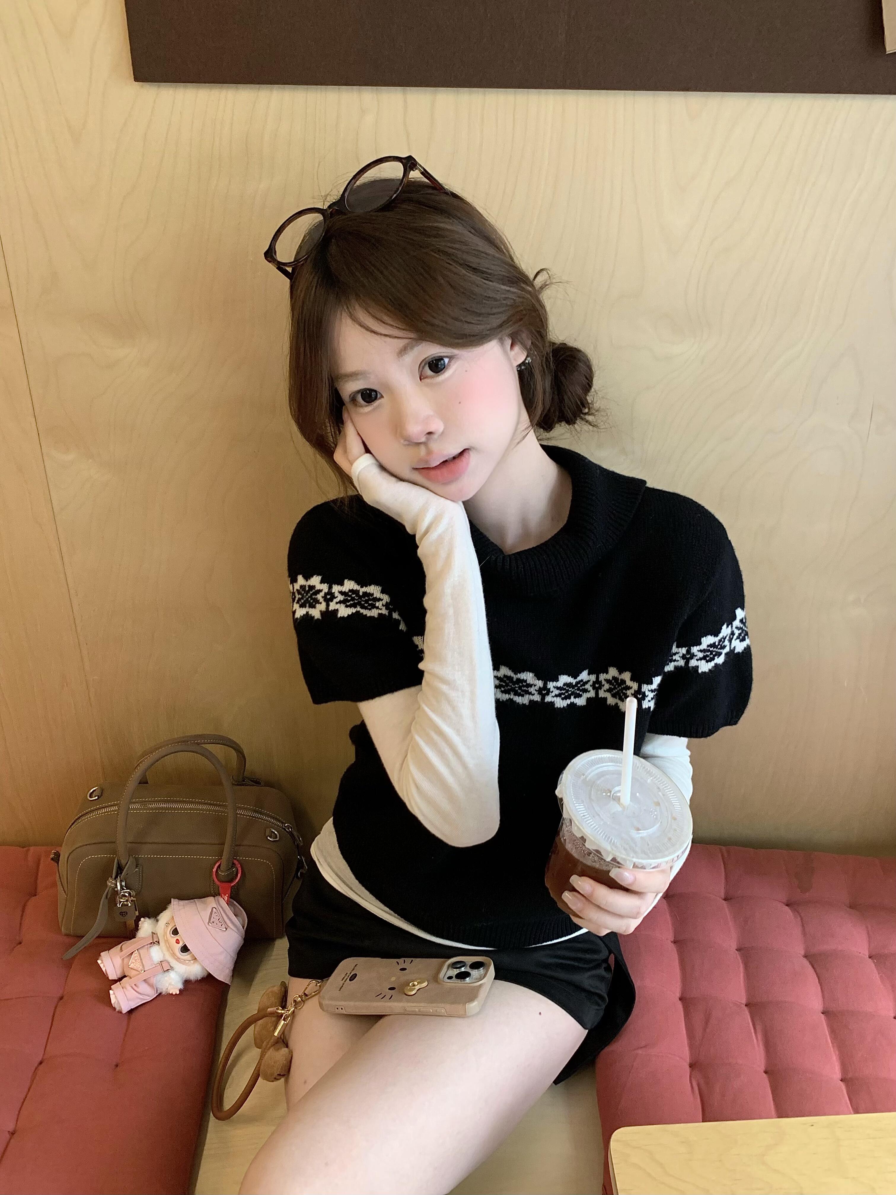 新款韩系网红时尚炸街新款女装简约内搭百搭针织短袖上衣休闲短裙