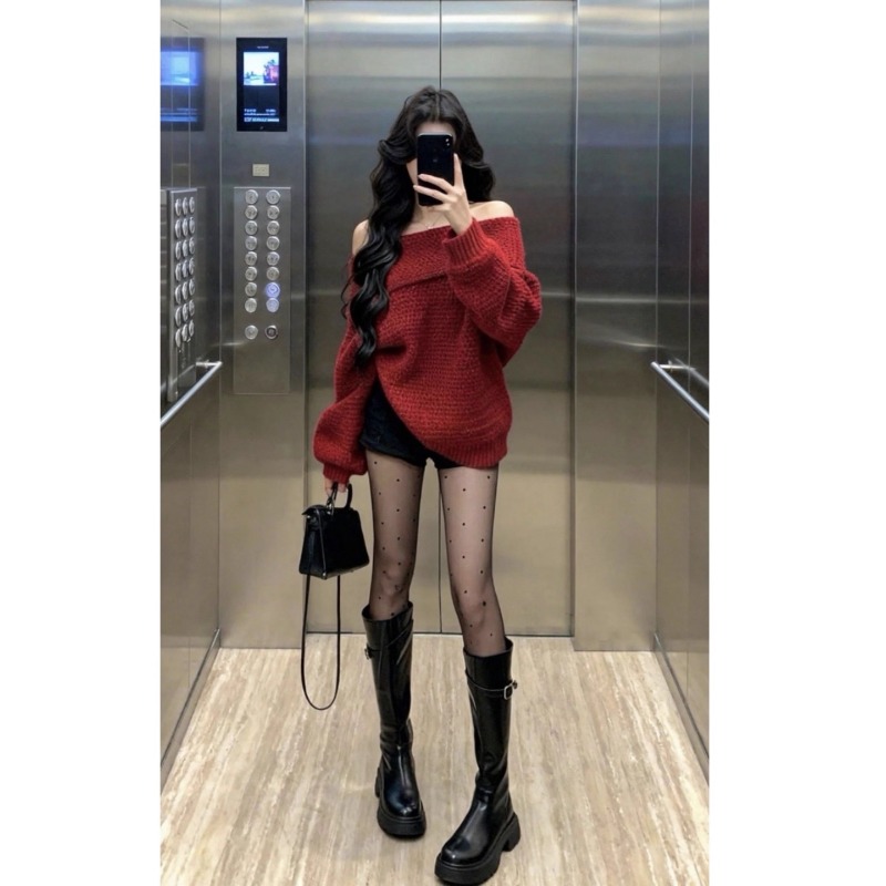 圣诞节氛围感穿搭新年红色一字肩毛衣女秋冬露肩中长款针织衫上衣