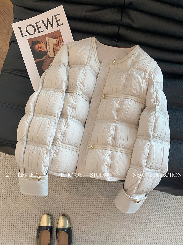 秋冬季2025新款高级感复古白色圆领棉服女轻薄短款小香风夹棉外套