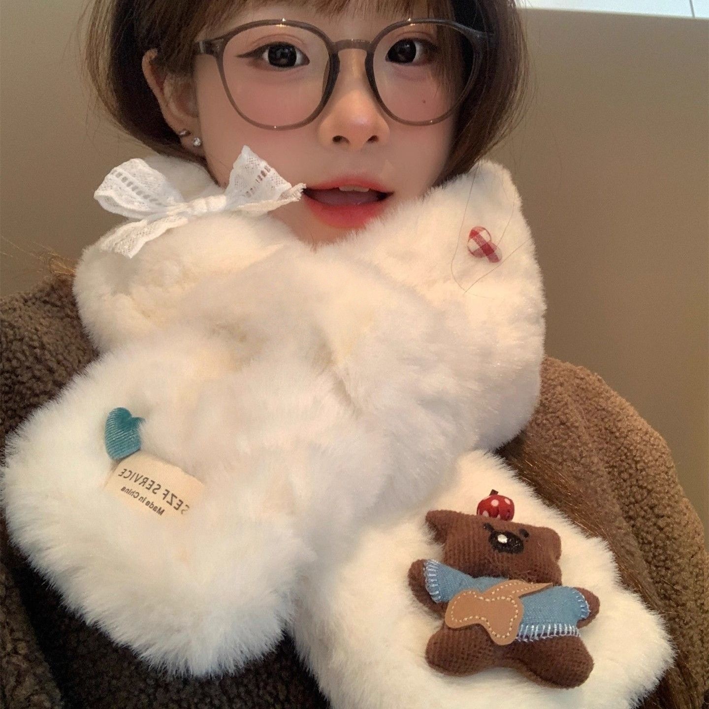 可爱卡通小熊毛绒交叉小围巾女秋冬季加厚保暖防寒学生氛围感围脖