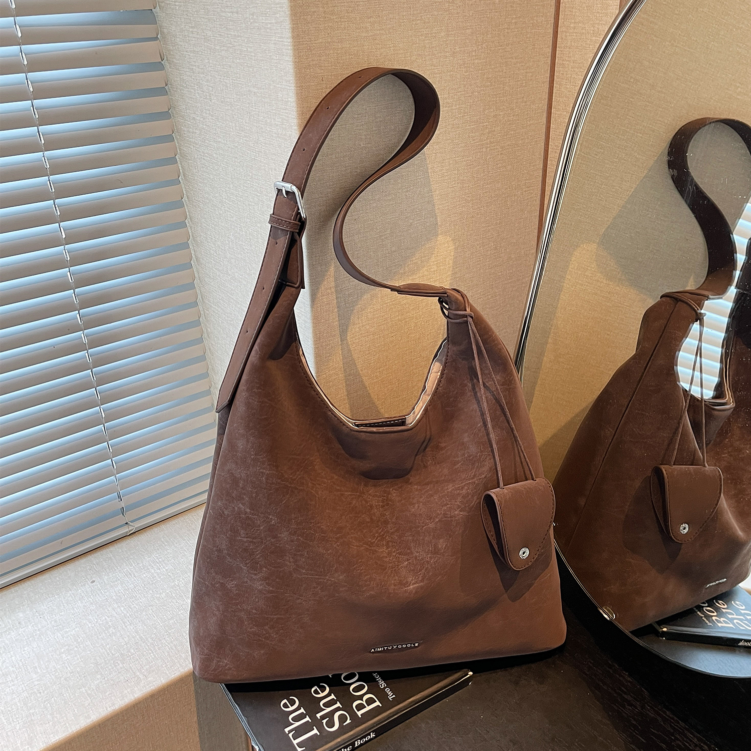 COOLE2025新款简约通勤潮流复古文艺大容量百搭单肩托特包