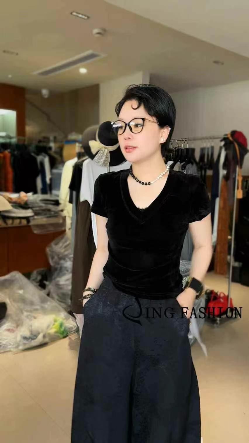 JING2025夏季新款CJ2025轻奢V领短袖T恤女装百搭潮流上衣时尚