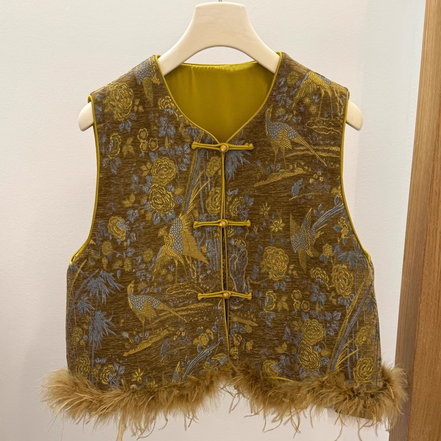 新中式国风盘扣提花马甲女2025秋冬新款高级感鸵鸟毛气质马夹上衣