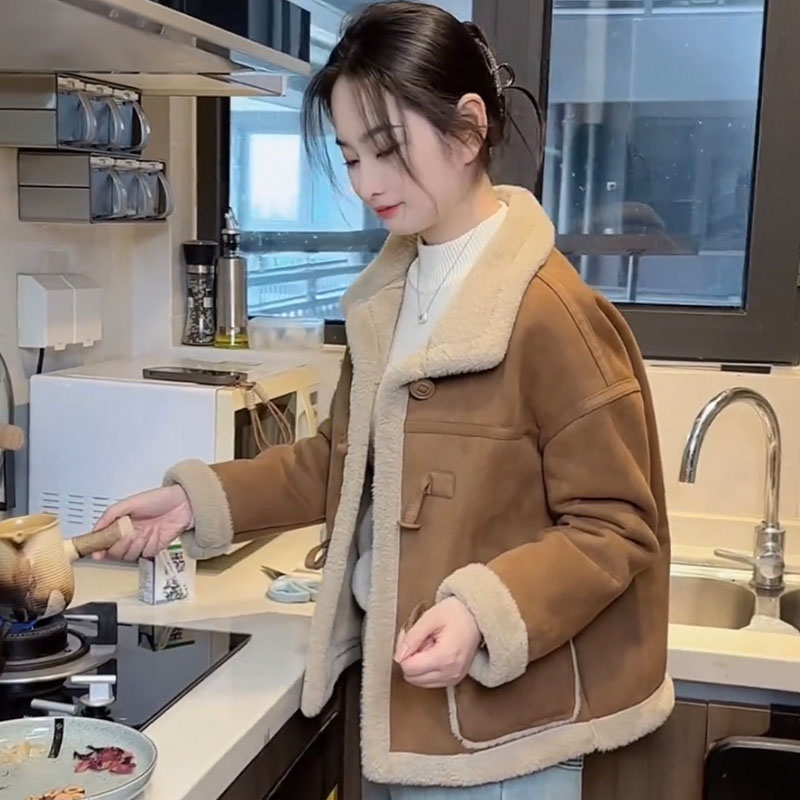 欧货2025秋冬款韩版宽松短款小个子皮毛一体羔毛加厚外套女上衣