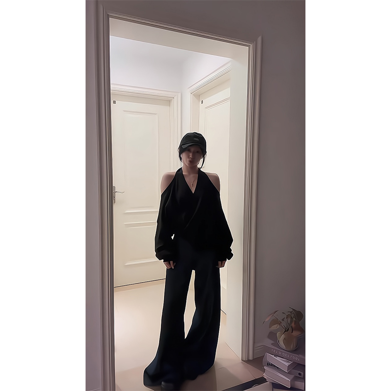 2025新款女士春季复古挂脖小众设计感两穿露肩卫衣高腰宽松阔腿裤