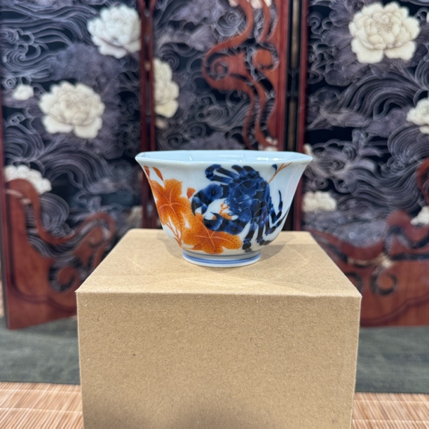 景德镇小卿亭仿明 明式青花矾红螃蟹八方主人杯