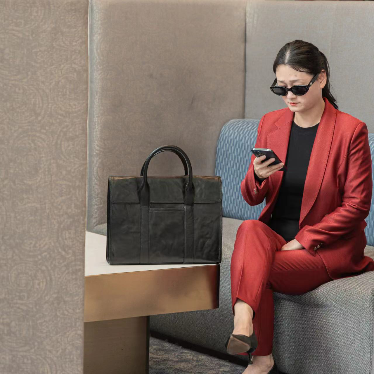 OLOYEI商务男士手抓纹牛皮黑色气质简约公文包    尺寸39-29-8